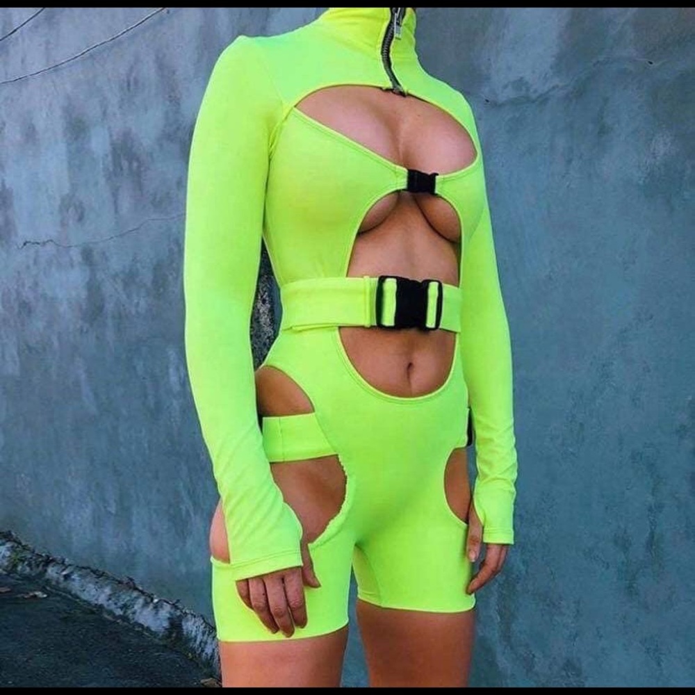 One piece - Picture 2 of 2